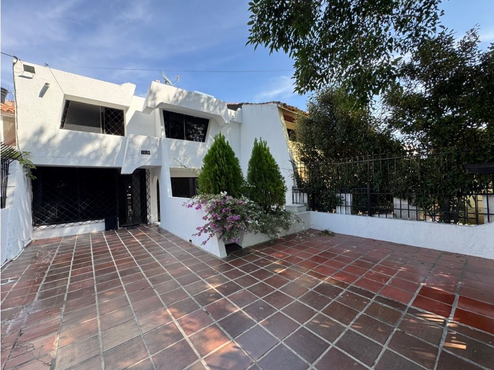 SE VENDE O ARRIENDA CASA EN EL SECTOR DEL JARDIN, SANTA MARTA