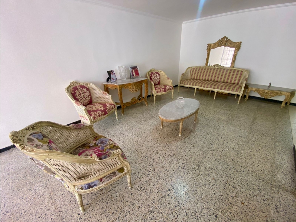 SE VENDE CASA GRANDE CON 4 ALCOBAS EN EL BARRIO JARDÍN — foto 2
