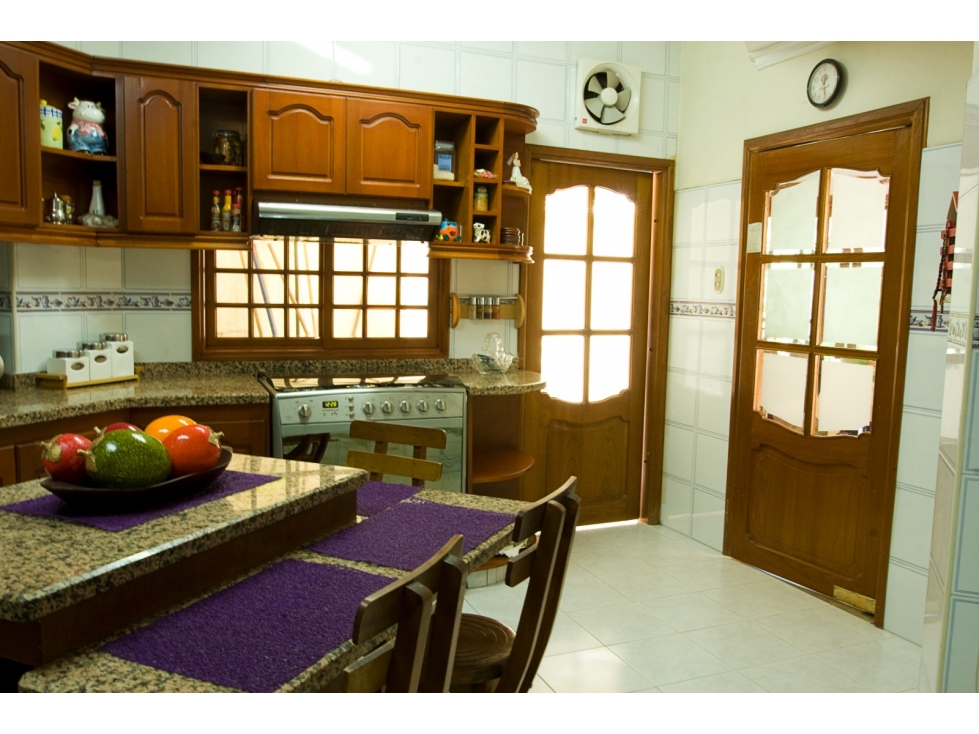 SE VENDE AMPLIA CASA EN EL SECTOR DE BAVARIA, SANTA MARTA — foto 4