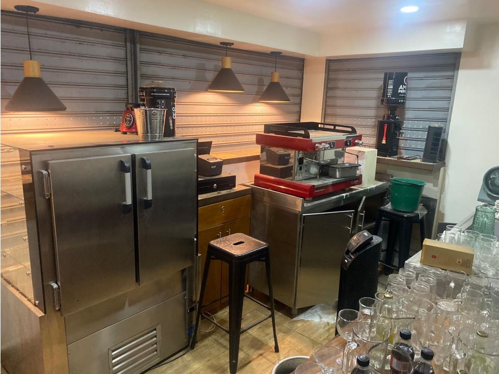 SE ARRIENDA LOCAL COMERCIAL CON IMPLEMENTOS PARA CAFETERIA - 4