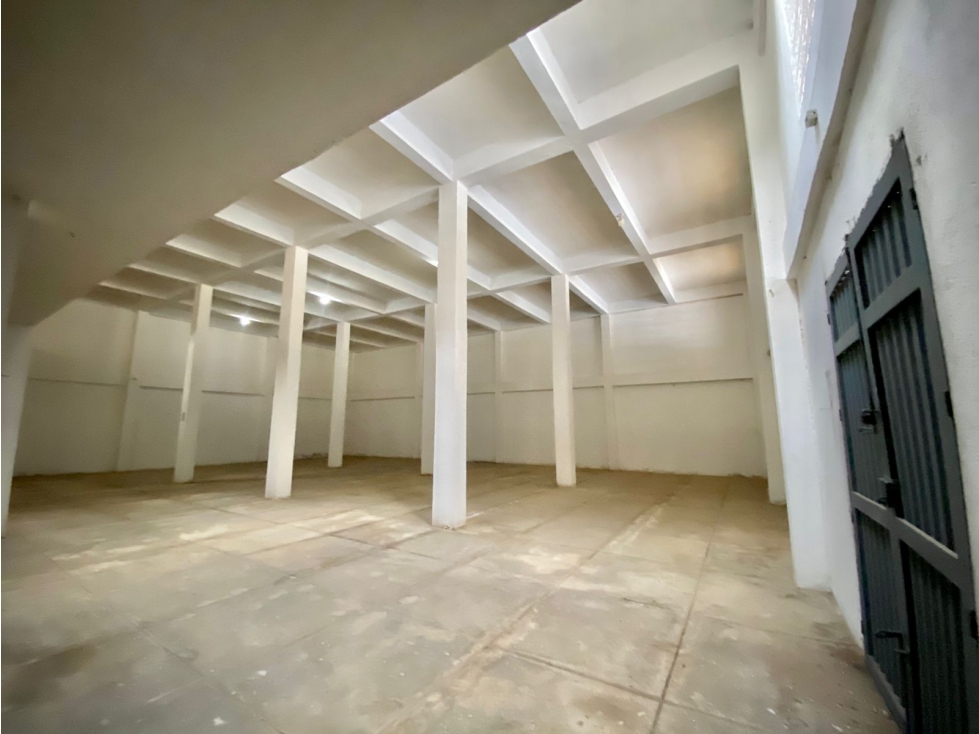 SE VENDE O ARRIENDA BODEGA UBICADA EN EL MERCADO PÚBLICO - 5