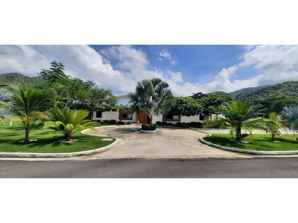 SE VENDE AMPLIA CASA CON LOTE ANEXO EN CONJUNTO CERRADO, SANTA MARTA — foto 3