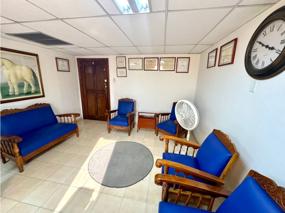 SE ARRIENDA OFICINA EN EL EDIFICIO CENTRO EJECUTIVO, SANTA MARTA - 2