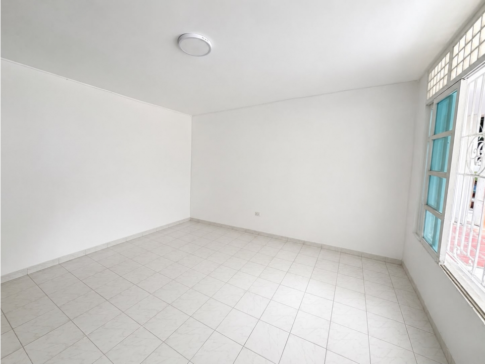 SE VENDE CASA COMERCIAL CON UBICACIÓN ESTRATÉGICA, AV LIBERTADOR — foto 5
