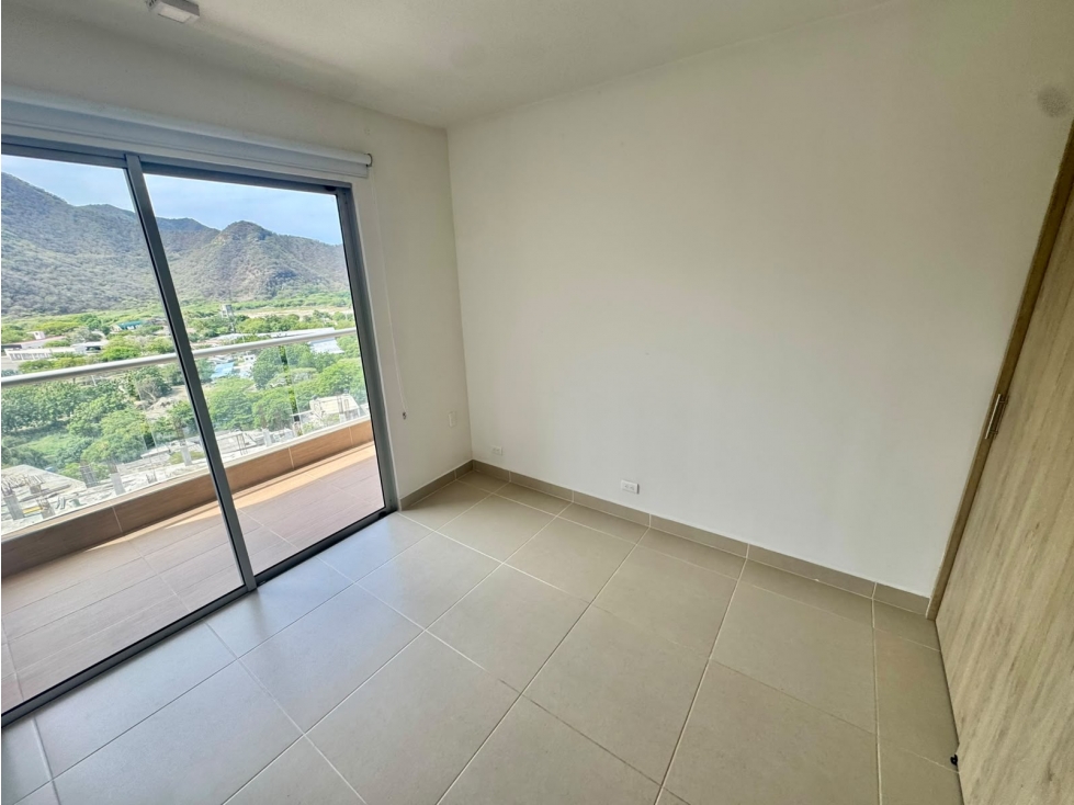 SE ARRIENDA APARTAMENTO DE 3 ALCOBAS CON VISTA LATERAL AL MAR — foto 5