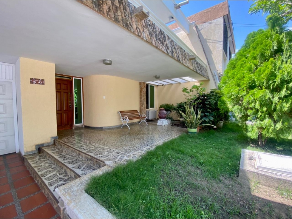 SE VENDE AMPLIA CASA EN EL BARRIO EL JARDIN, SANTA MARTA - 1