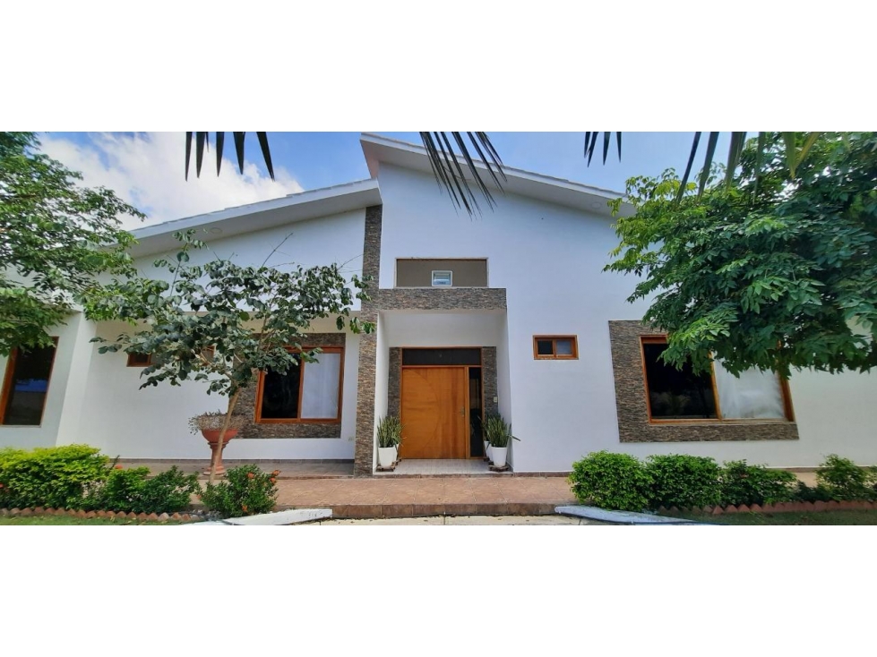 SE VENDE AMPLIA CASA CON LOTE ANEXO EN CONJUNTO CERRADO, SANTA MARTA