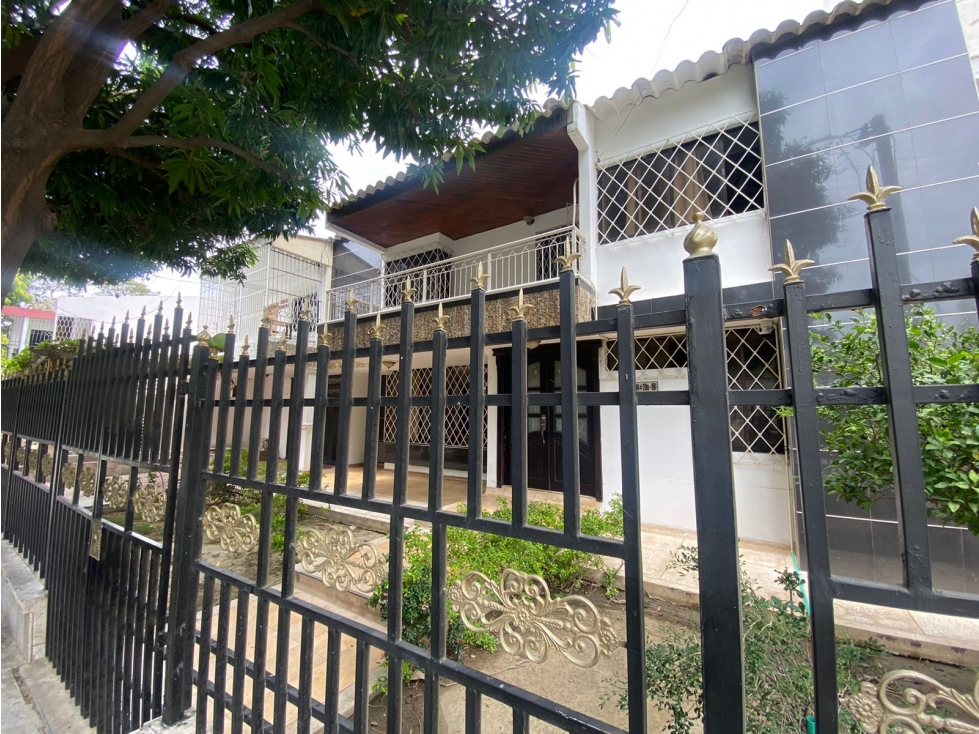 SE VENDE AMPLIA CASA EN EL SECTOR DE BAVARIA, SANTA MARTA