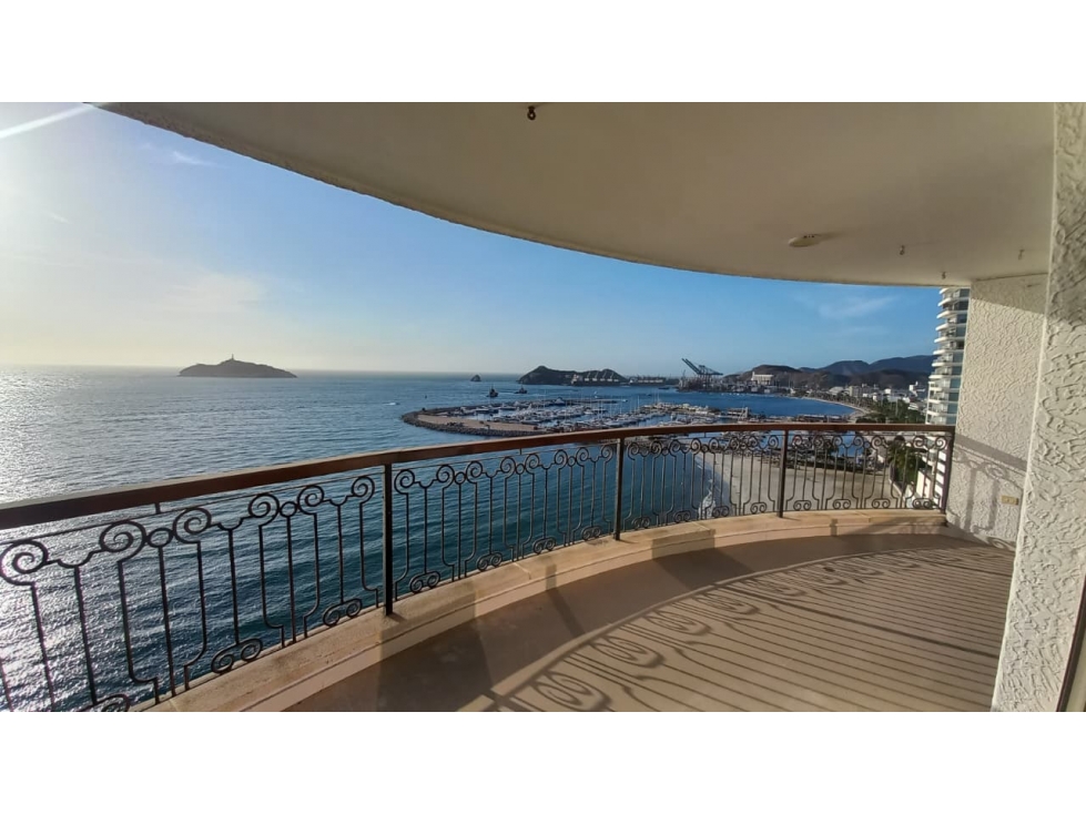 SE ARRIENDA APARTAMENTO DE 3 ALCOBAS EN PRIMERA LINEA DE MAR