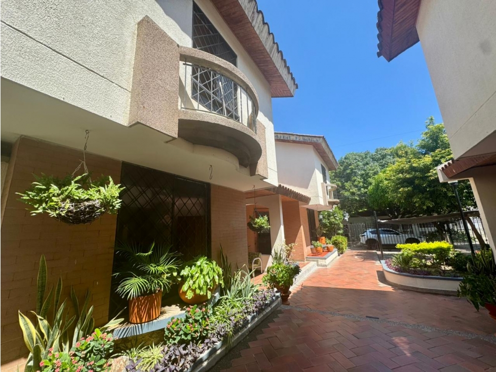 SE VENDE CASA FAMILIAR EN EL BARRIO JARDIN, SANTA MARTA