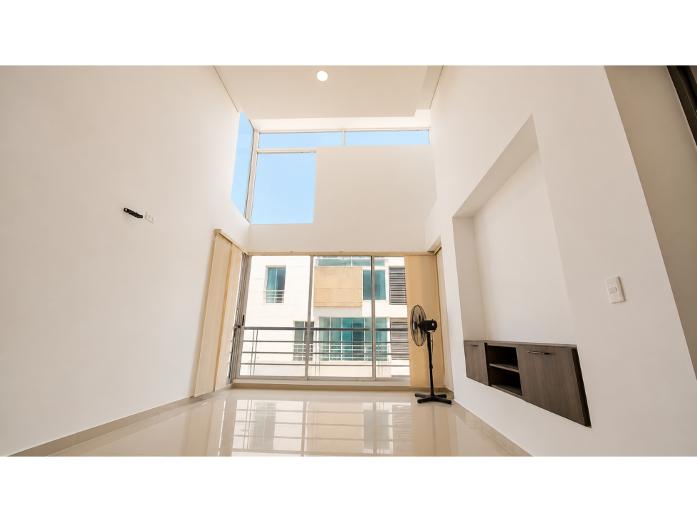 SE VENDE APARTAMENTO DÚPLEX, SECTOR BAVARIA — foto 2