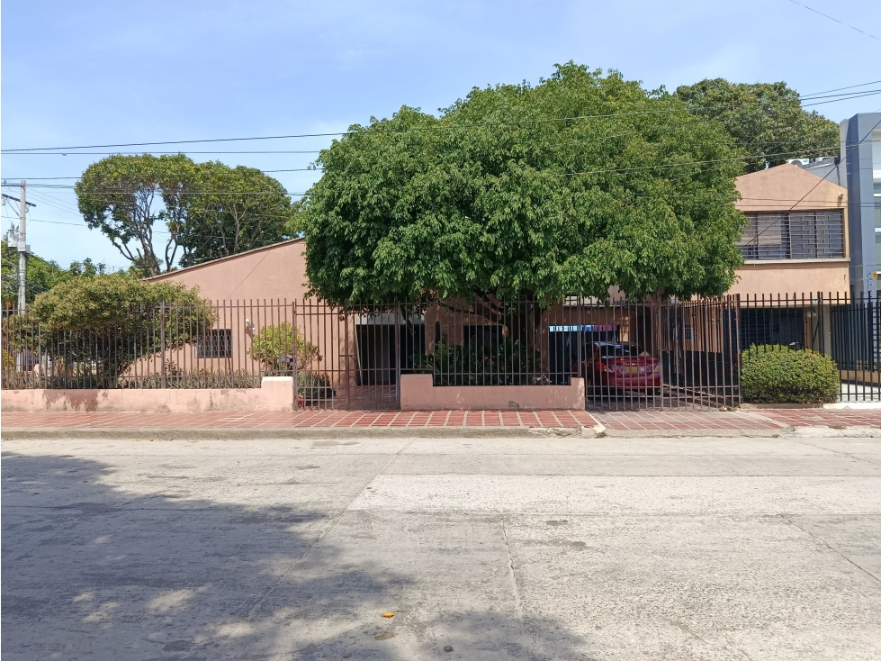 SE VENDE CASA CON APARTAMENTO ANEXO EN EL JARDÍN, SANTA MARTA