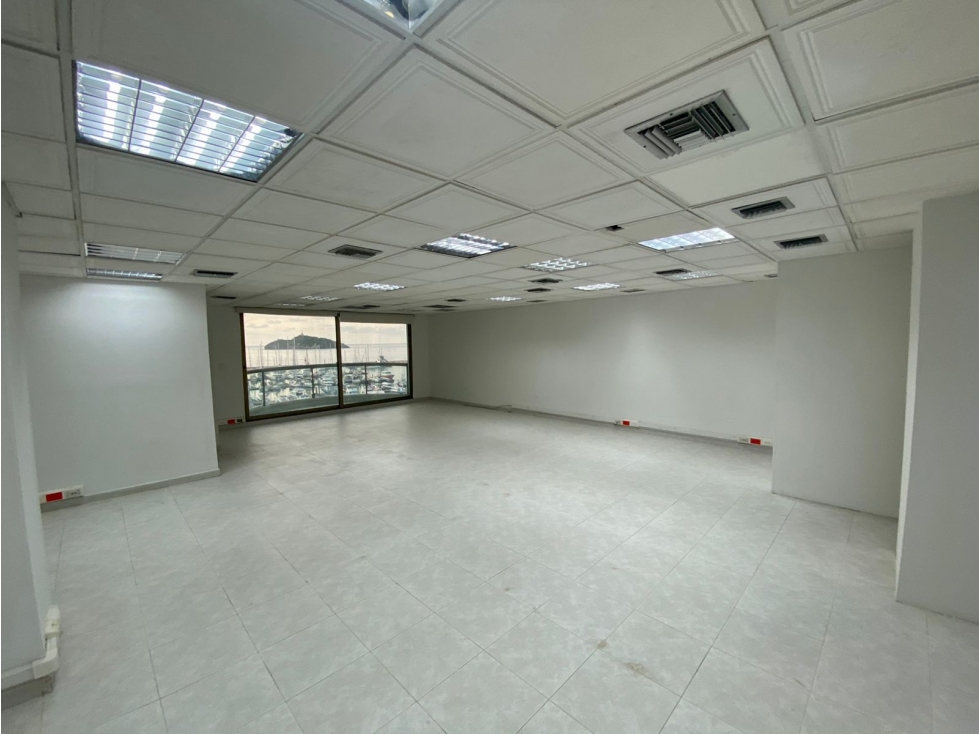 SE ARRIENDA OFICINA CON VISTA A LA MARINA INTERNACIONAL DE SANTA MARTA - 3