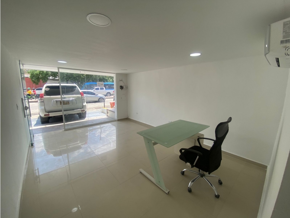 SE ARRIENDA LOCAL COMERCIAL DE 40 M2 SOBRE LA AV DEL LIBERTADOR - 3