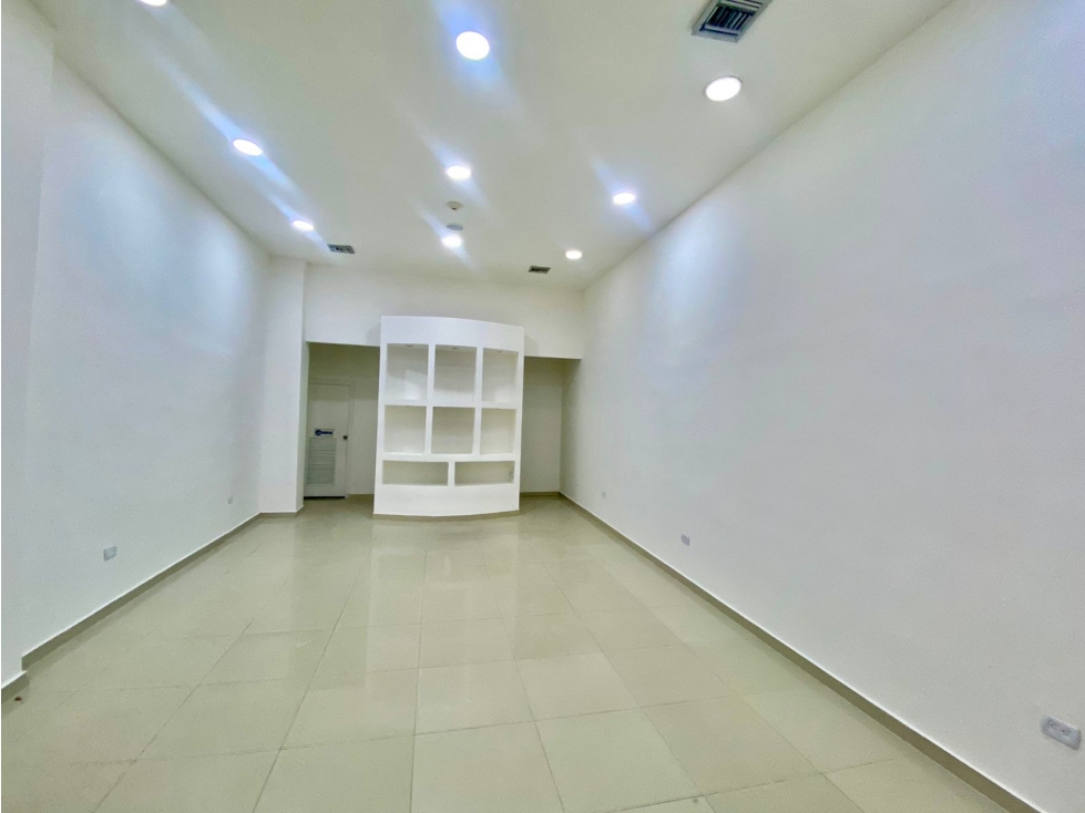 SE VENDE O ARRIENDA LOCAL COMERCIAL EN EL CENTRO COMERCIAL ARRECIFE — foto 3