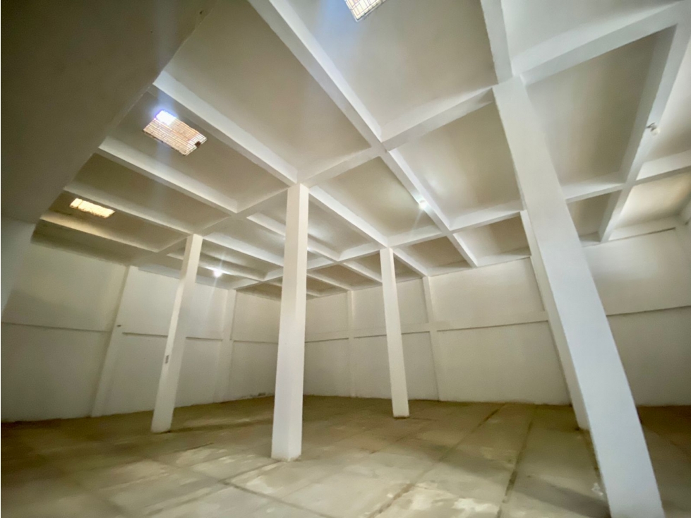 SE VENDE O ARRIENDA BODEGA UBICADA EN EL MERCADO PÚBLICO - 6