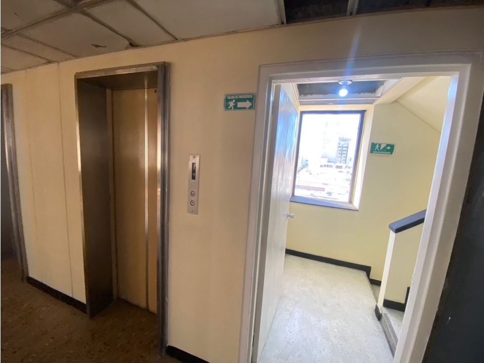 SE VENDE O ARRIENDA OFICINA CON UBICACIÓN CENTRAL, SANTA MARTA - 5