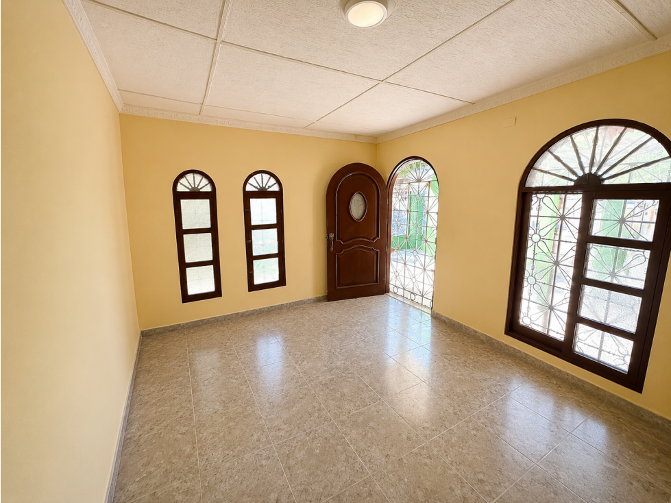 SE VENDE AMPLIA CASA DE ESQUINA EN EL SECTOR DE SAN FRANCISCO — foto 4