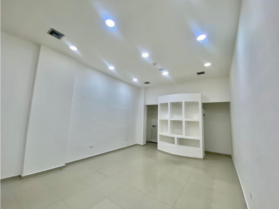 SE VENDE O ARRIENDA LOCAL COMERCIAL EN EL CENTRO COMERCIAL ARRECIFE — foto 4