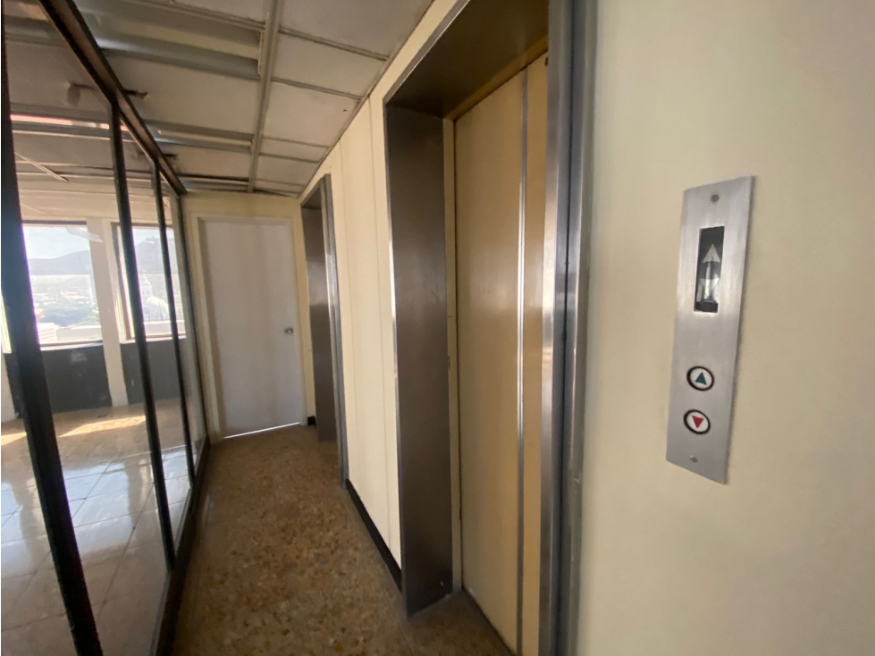 SE VENDE O ARRIENDA OFICINA CON UBICACIÓN CENTRAL, SANTA MARTA - 6