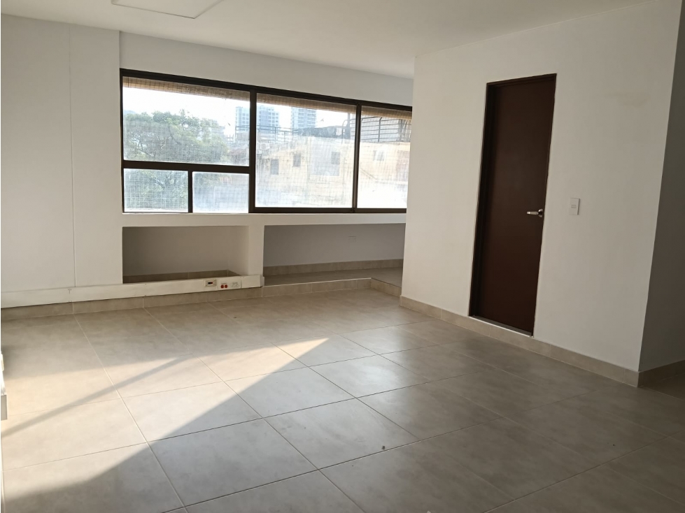 SE ARRIENDA OFICINA EN EL EDIFICIO BCH, SANTA MARTA - 2