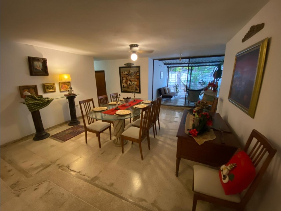 SE VENDE CASA AMPLIA EN EL SECTOR DE RIASCOS, SANTA MARTA