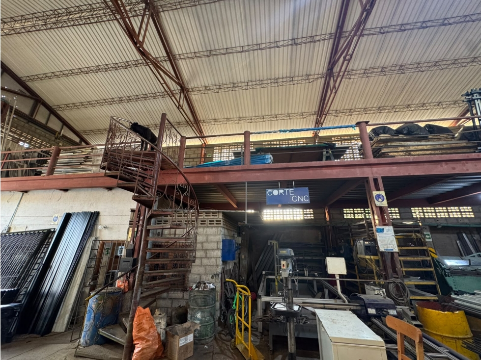 SE ARRIENDA BODEGA CON MEZANINE EN EL SECTOR DE PESCAÍTO - 5
