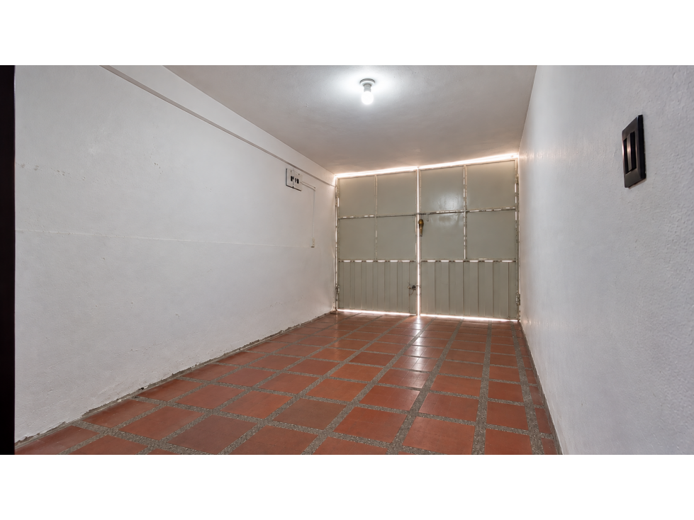 SE VENDE AMPLIA CASA EN EL SECTOR DEL HOSPITAL UNIVERSITARIO - 4