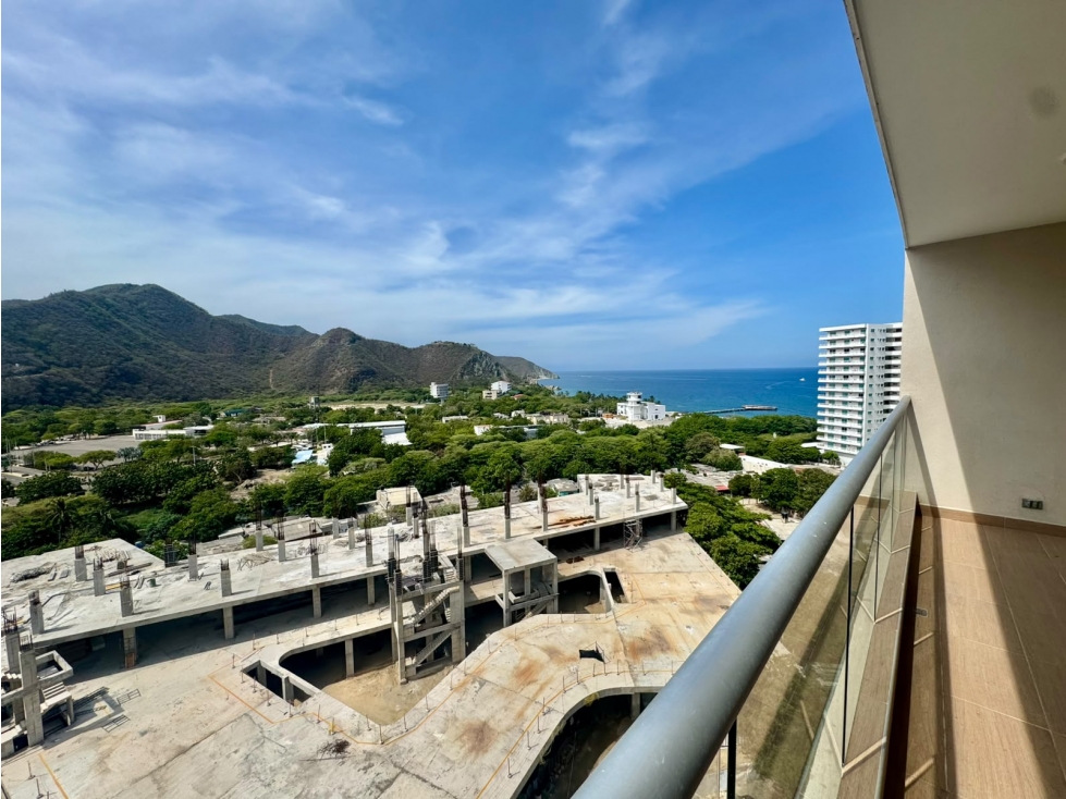 SE ARRIENDA APARTAMENTO DE 3 ALCOBAS CON VISTA LATERAL AL MAR