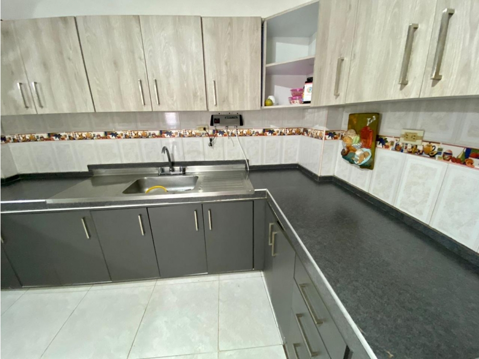 SE VENDE O ARRIENDA CASA CON 5 HABITACIONES EN EL BARRIO JARDIN — foto 4