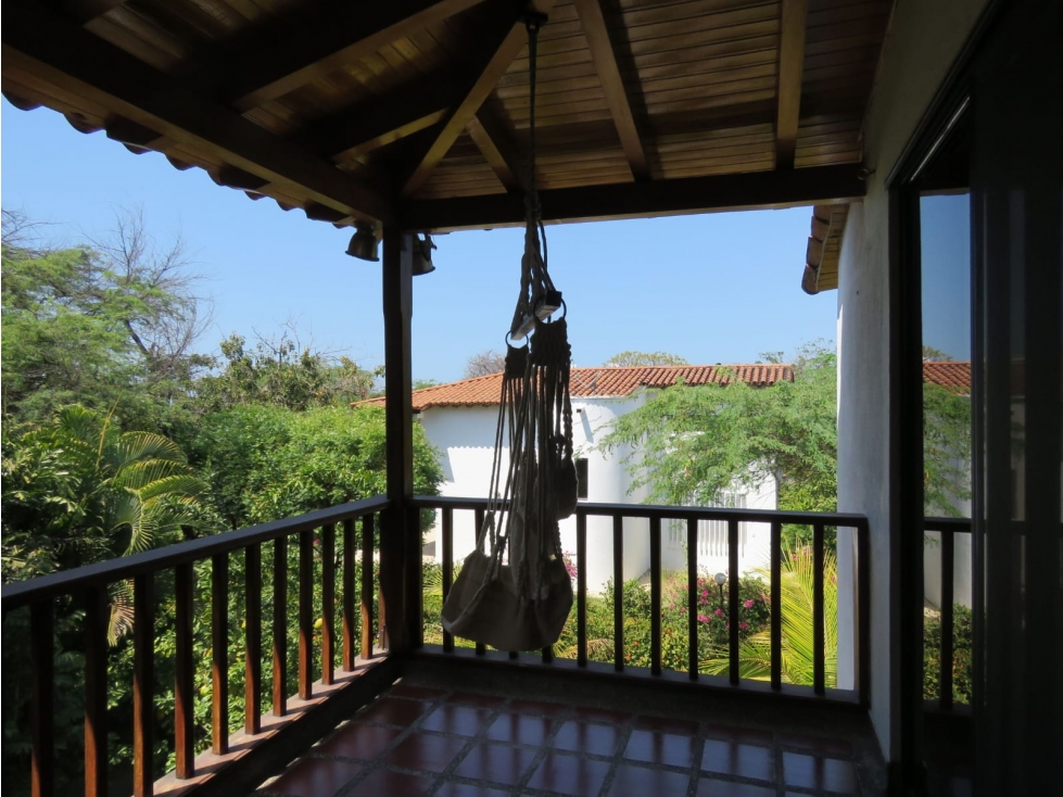 SE VENDE AMPLIA CASA CON SALIDA A LA PLAYA, SANTA MARTA — foto 6