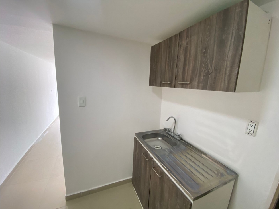 SE ARRIENDA LOCAL COMERCIAL DE 40 M2 SOBRE LA AV DEL LIBERTADOR - 5
