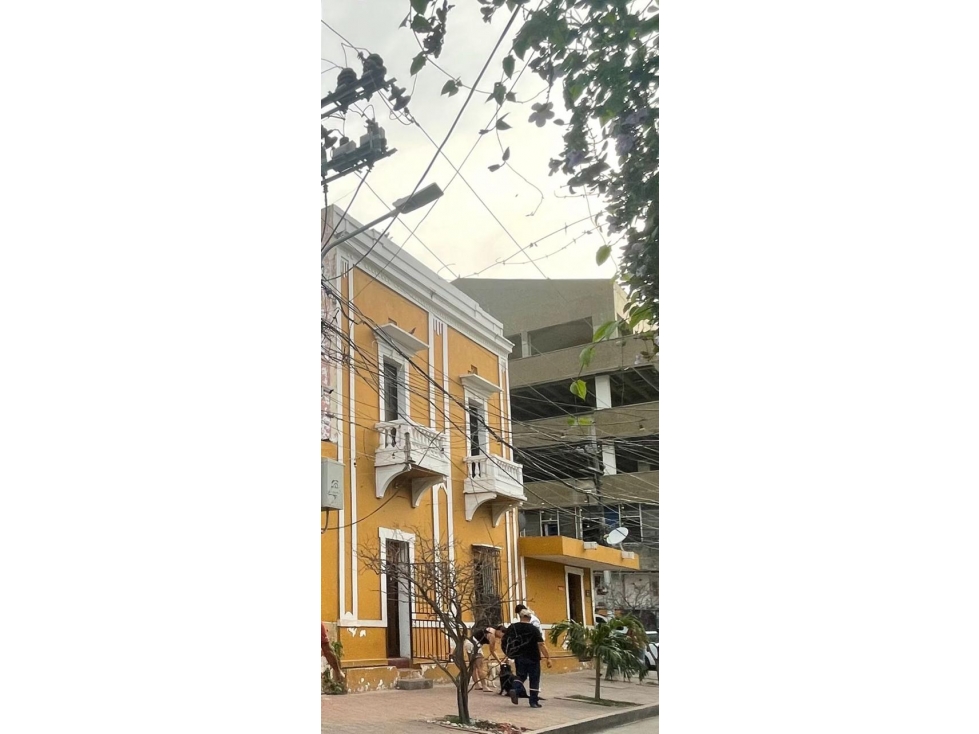 SE VENDE CASA- LOTE EN EL CENTRO HISTÓRICO, ZONA COMERCIAL - 2