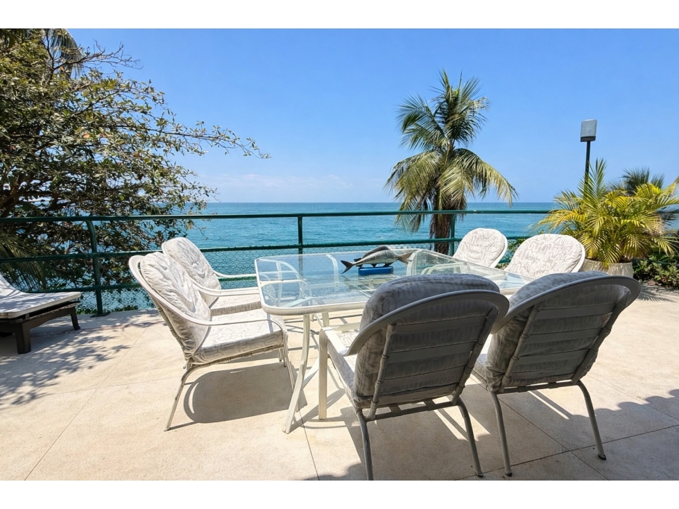 SE VENDE CASA EN PRIMERA LINEA DE PLAYA, ACCESO PRIVILEGIADO - 1
