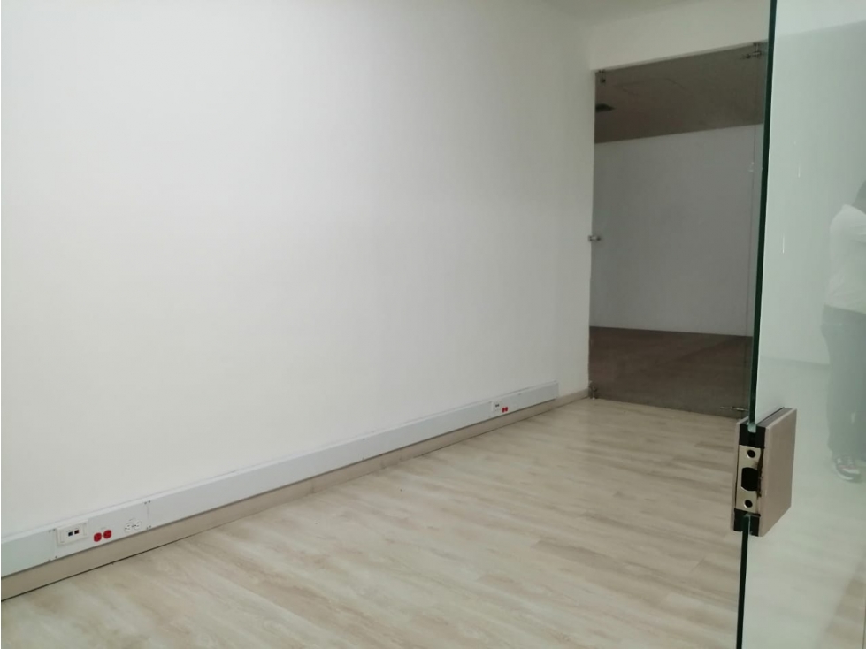 SE ARRIENDA CASA DE USO COMERCIAL FRENTE AL PARQUE BOLIVAR — foto 6