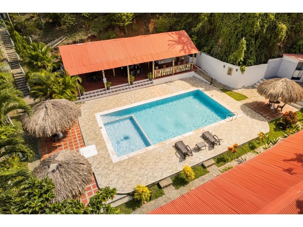 SE VENDE HOSTAL UBICADO CERCA AL PARQUE TAYRONA - 1