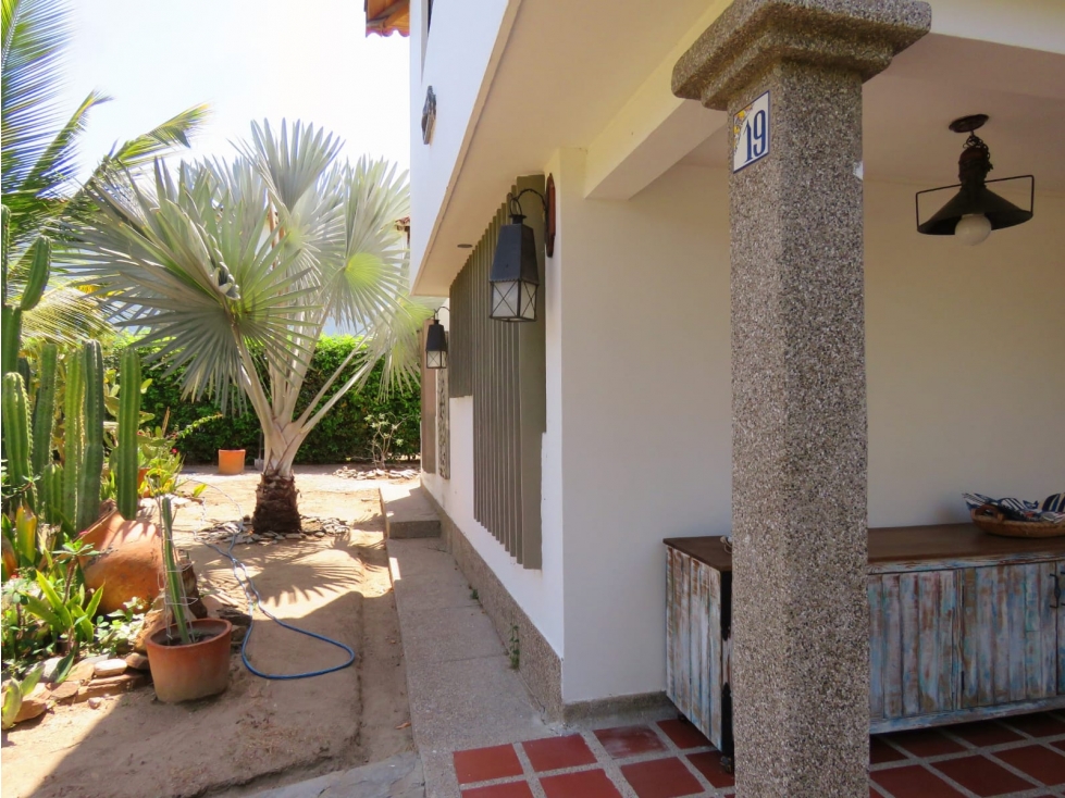 SE VENDE AMPLIA CASA CON SALIDA A LA PLAYA, SANTA MARTA — foto 3