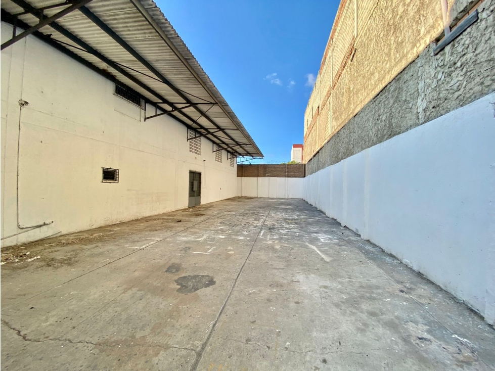 SE VENDE O ARRIENDA BODEGA UBICADA EN EL MERCADO PÚBLICO - 3