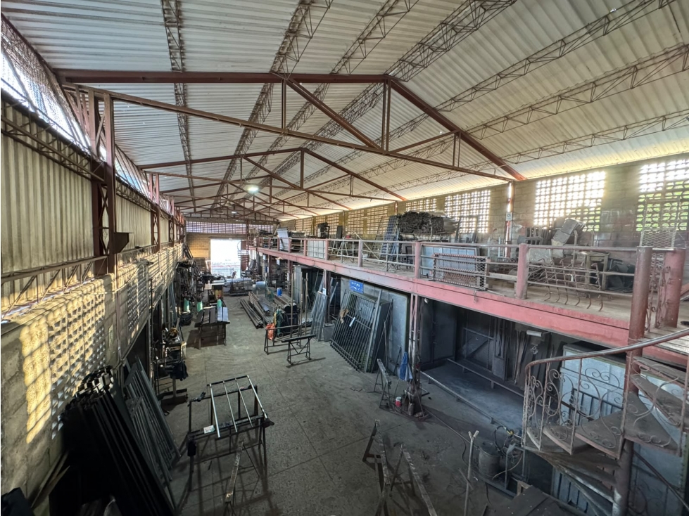 SE ARRIENDA BODEGA CON MEZANINE EN EL SECTOR DE PESCAÍTO - 3
