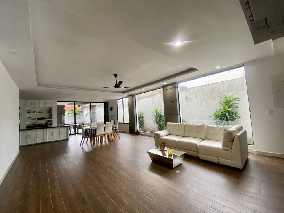 CASA MODERNA EN VENTA EN EL BARRIO EL JARDIN, SANTA MARTA