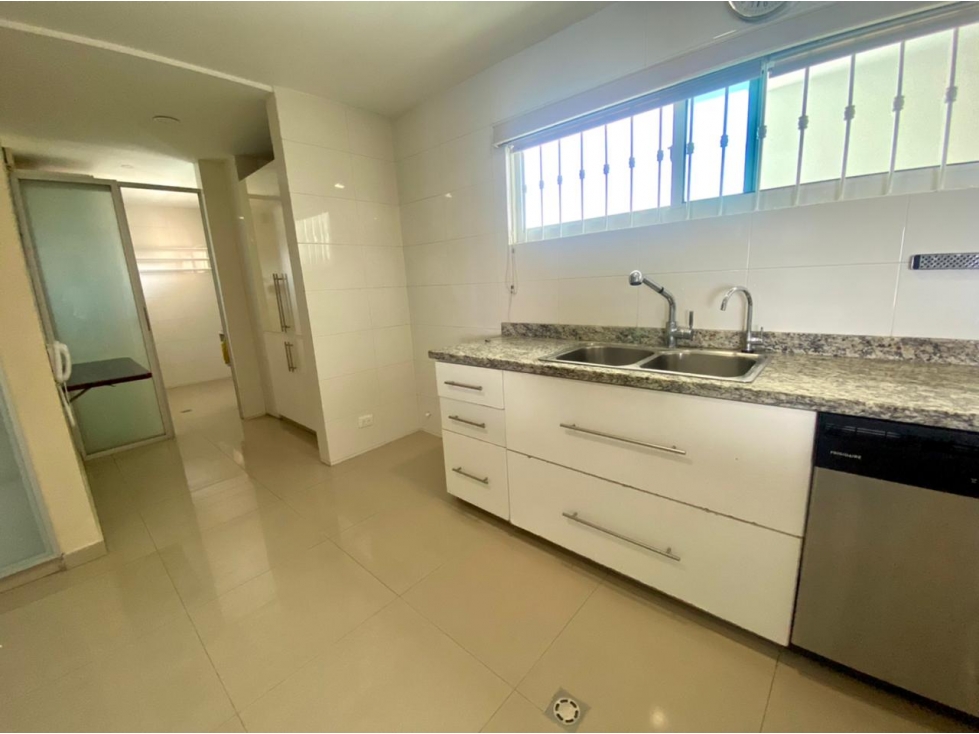 SE ARRIENDA APARTAMENTO EN PRIMERA LINEA DE PLAYA, LOS COCOS — foto 5