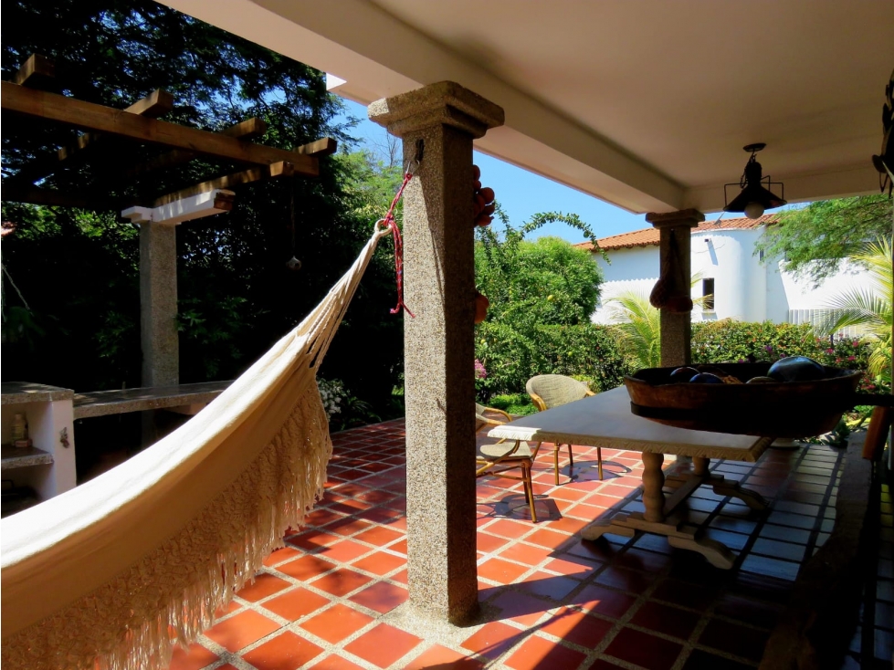 SE VENDE AMPLIA CASA CON SALIDA A LA PLAYA, SANTA MARTA — foto 4