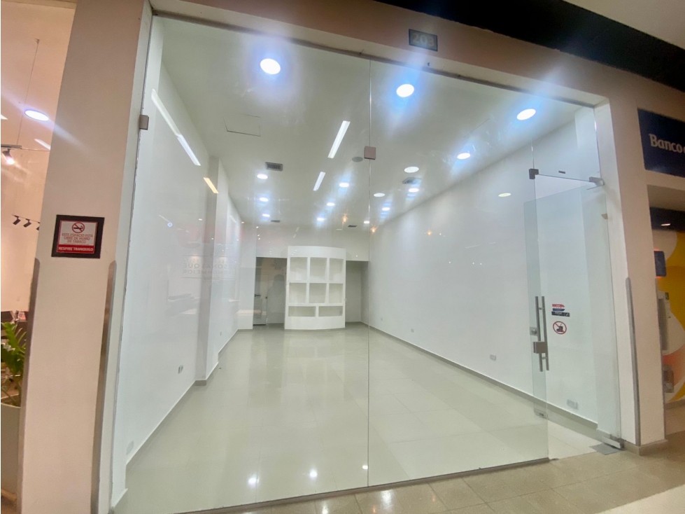 SE VENDE O ARRIENDA LOCAL COMERCIAL EN EL CENTRO COMERCIAL ARRECIFE — foto 2