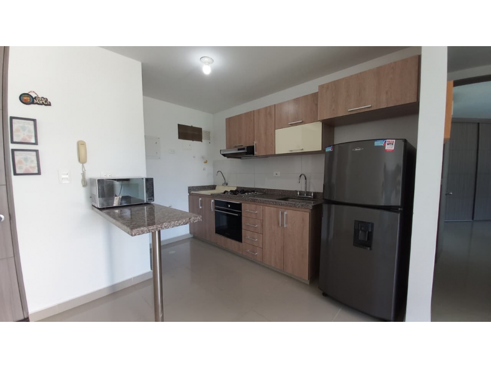 SE ARRIENDA APARTAMENTO DE DOS ALCOBAS CON VISTA LATERAL AL MAR — foto 3