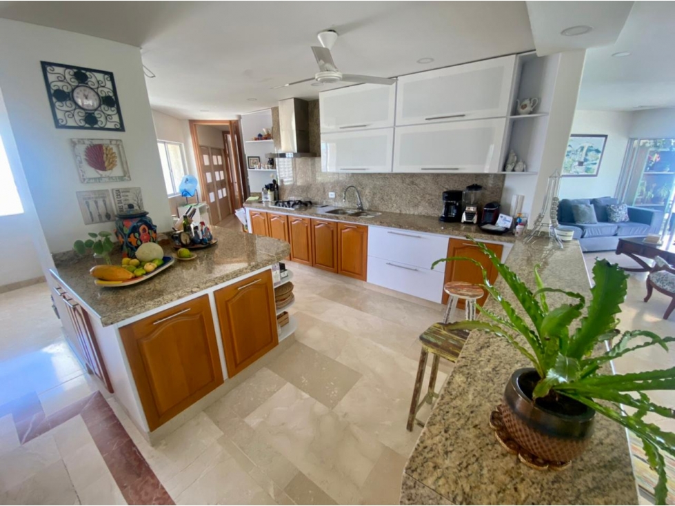SE VENDE AMPLIO APARTAMENTO PRIMERA LINEA DE PLAYA, RODADERO SUR — foto 3