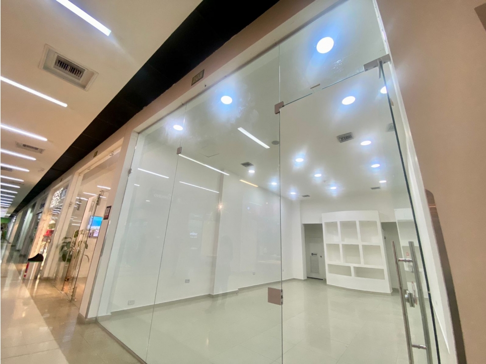 SE VENDE O ARRIENDA LOCAL COMERCIAL EN EL CENTRO COMERCIAL ARRECIFE
