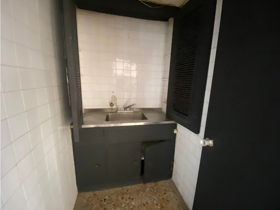 SE VENDE O ARRIENDA OFICINA CON UBICACIÓN CENTRAL, SANTA MARTA - 3
