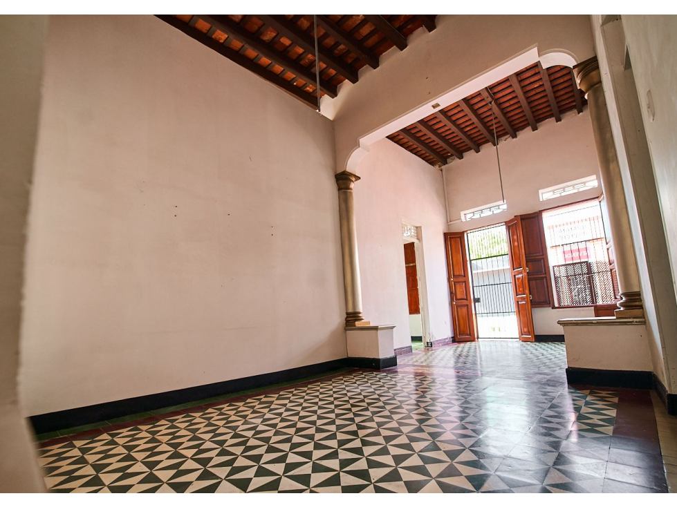 SE VENDE CASA CON PROYECCIÓN COMERCIAL, CENTRO HISTÓRICO