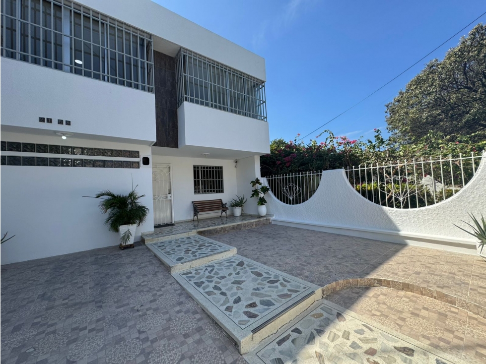 SE VENDE AMPLIA CASA EN EL SECTOR DE LA POSTOBÓN, SANTA MARTA