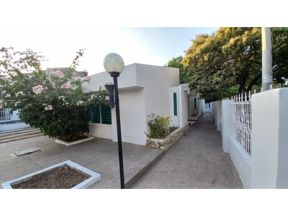 SE ARRIENDA AMPLIA CASA PARA USO COMERCIAL EN EL SECTOR DE LA POSTOBÓN — foto 2